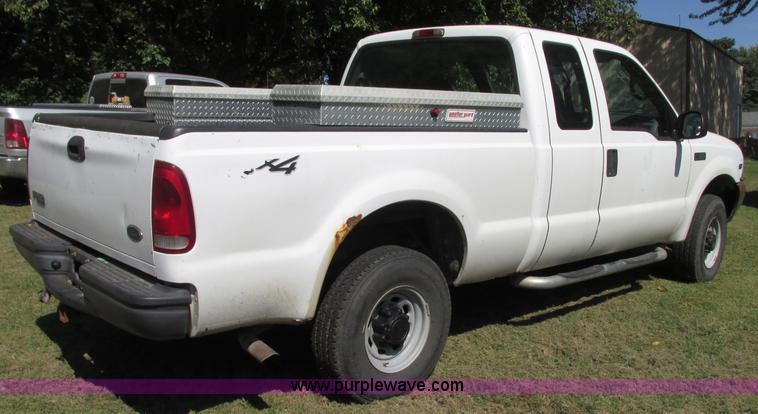 image for item J8712 2002 Ford F250 Super Duty XL SuperCab pickup truck