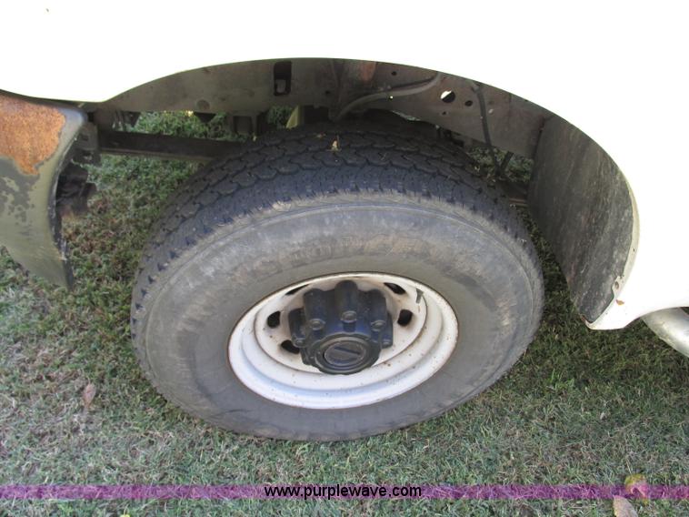 image for item J8712 2002 Ford F250 Super Duty XL SuperCab pickup truck