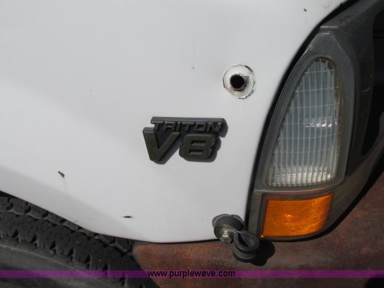 image for item J8712 2002 Ford F250 Super Duty XL SuperCab pickup truck