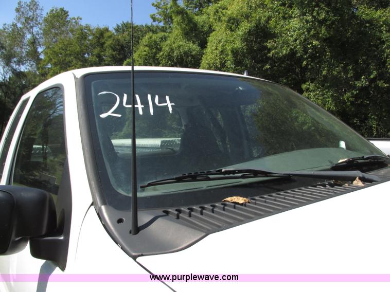 image for item J8712 2002 Ford F250 Super Duty XL SuperCab pickup truck