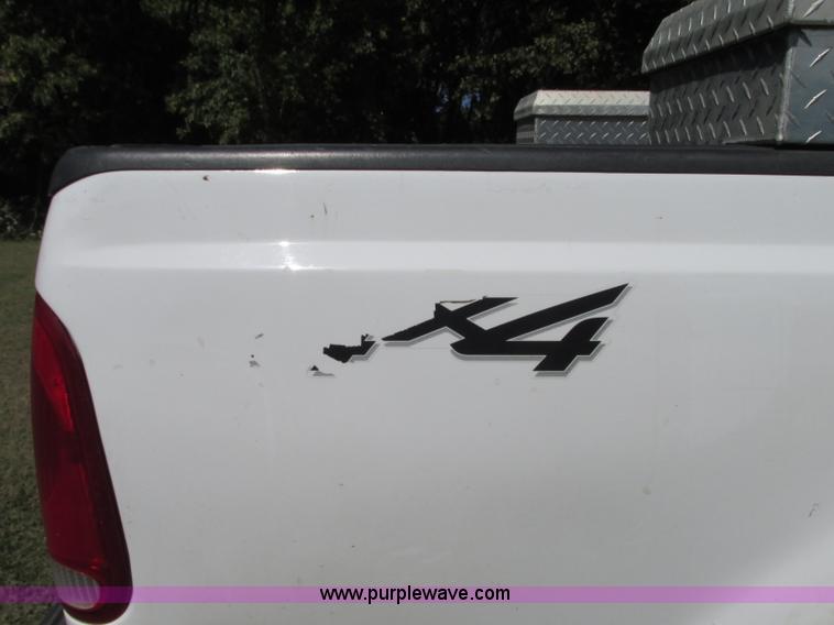 image for item J8712 2002 Ford F250 Super Duty XL SuperCab pickup truck