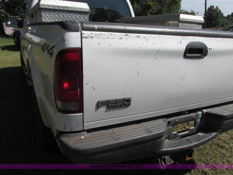 image for item J8712 2002 Ford F250 Super Duty XL SuperCab pickup truck