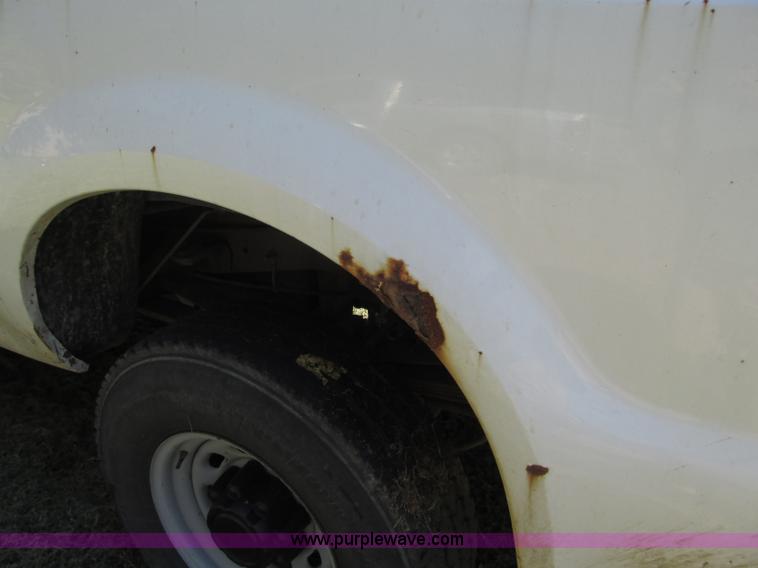 image for item J8712 2002 Ford F250 Super Duty XL SuperCab pickup truck