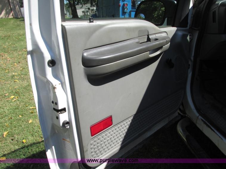 image for item J8712 2002 Ford F250 Super Duty XL SuperCab pickup truck