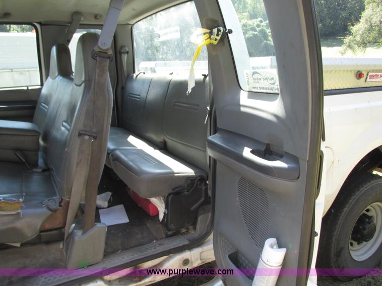 image for item J8712 2002 Ford F250 Super Duty XL SuperCab pickup truck