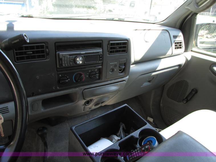 image for item J8712 2002 Ford F250 Super Duty XL SuperCab pickup truck