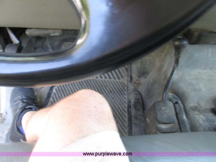 image for item J8712 2002 Ford F250 Super Duty XL SuperCab pickup truck