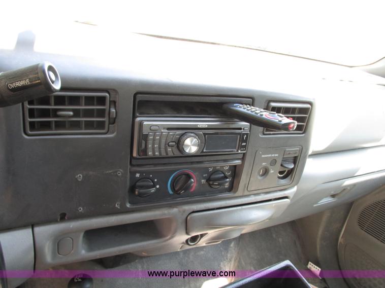 image for item J8712 2002 Ford F250 Super Duty XL SuperCab pickup truck