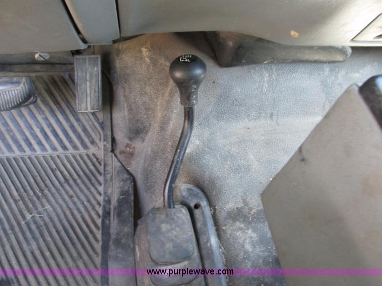 image for item J8712 2002 Ford F250 Super Duty XL SuperCab pickup truck