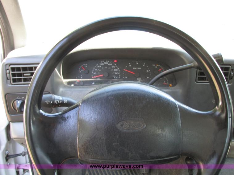 image for item J8712 2002 Ford F250 Super Duty XL SuperCab pickup truck