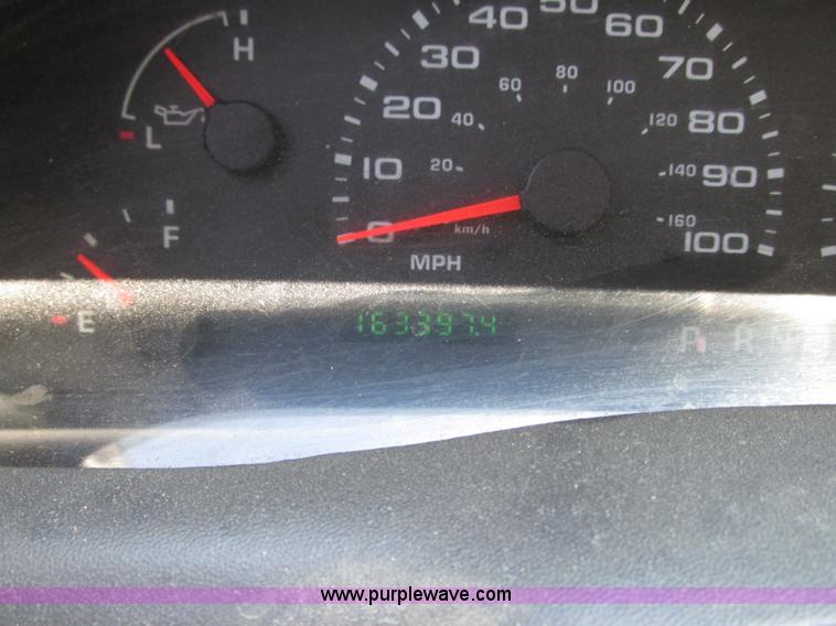 image for item J8712 2002 Ford F250 Super Duty XL SuperCab pickup truck