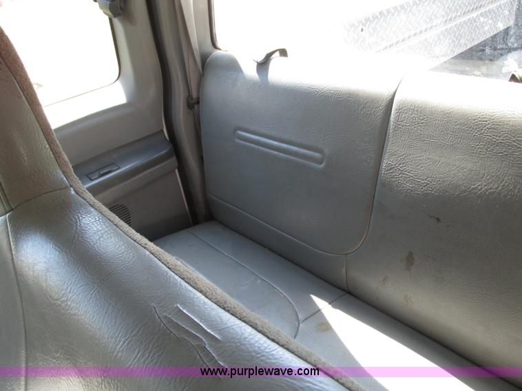 image for item J8712 2002 Ford F250 Super Duty XL SuperCab pickup truck