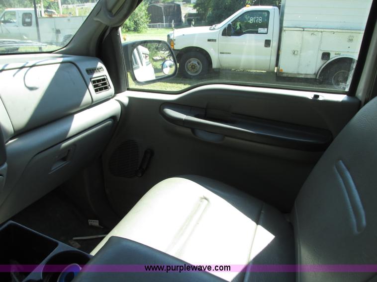 image for item J8712 2002 Ford F250 Super Duty XL SuperCab pickup truck