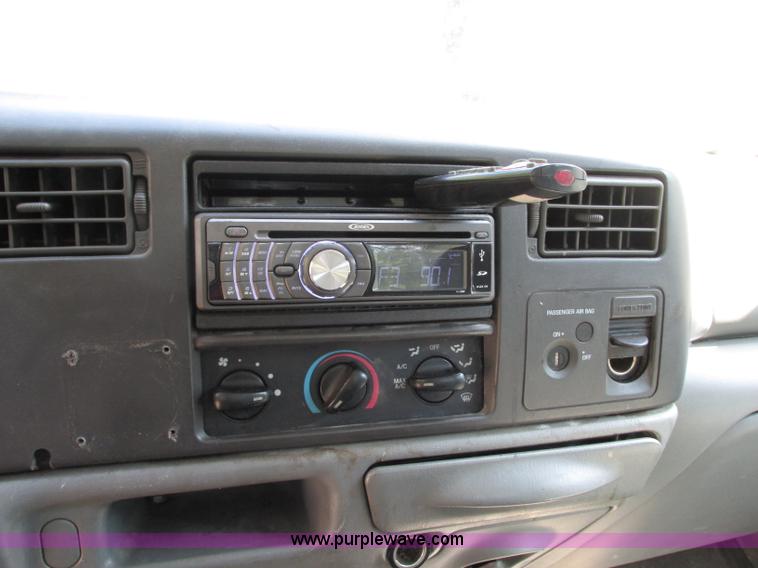 image for item J8712 2002 Ford F250 Super Duty XL SuperCab pickup truck