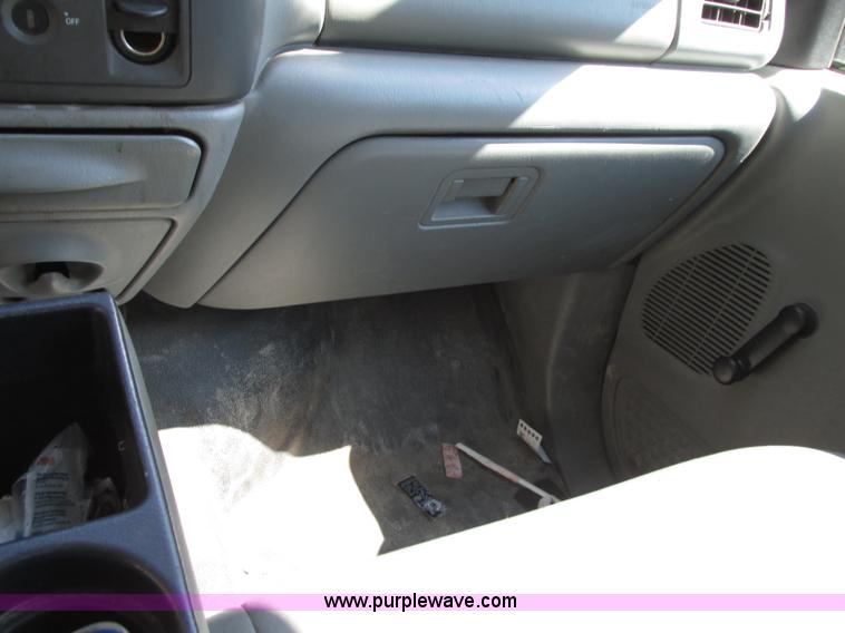 image for item J8712 2002 Ford F250 Super Duty XL SuperCab pickup truck