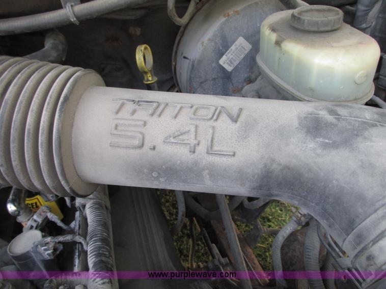 image for item J8712 2002 Ford F250 Super Duty XL SuperCab pickup truck