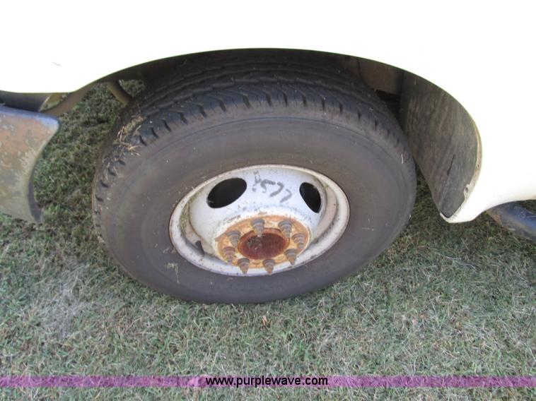 image for item J8713 2000 Ford F350 Super Duty service truck