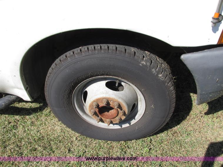 image for item J8713 2000 Ford F350 Super Duty service truck