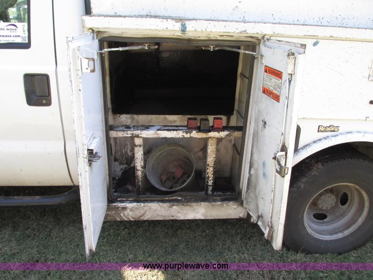 image for item J8713 2000 Ford F350 Super Duty service truck