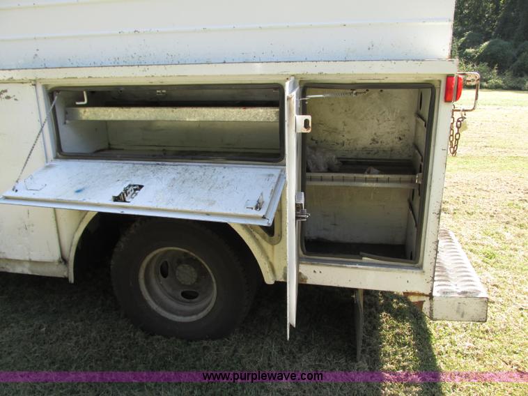 image for item J8713 2000 Ford F350 Super Duty service truck