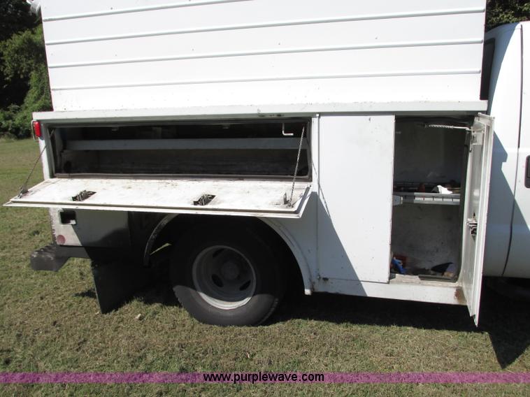 image for item J8713 2000 Ford F350 Super Duty service truck