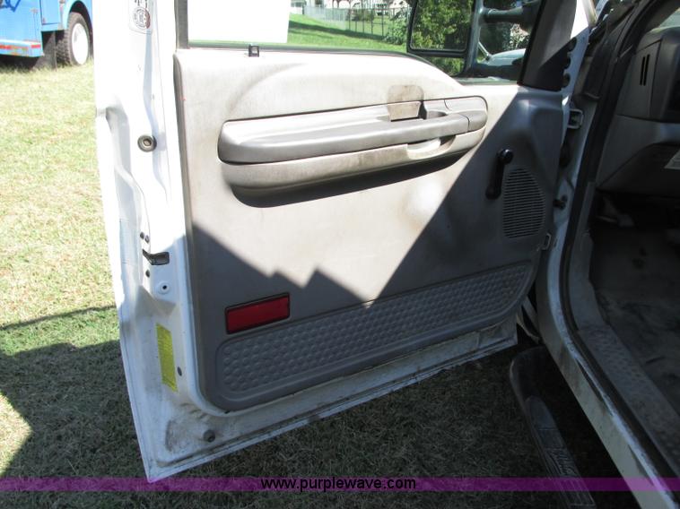 image for item J8713 2000 Ford F350 Super Duty service truck