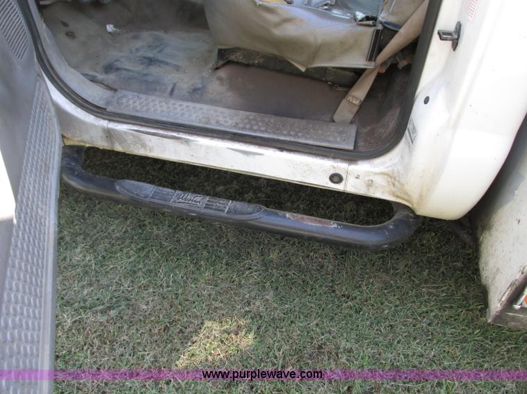 image for item J8713 2000 Ford F350 Super Duty service truck