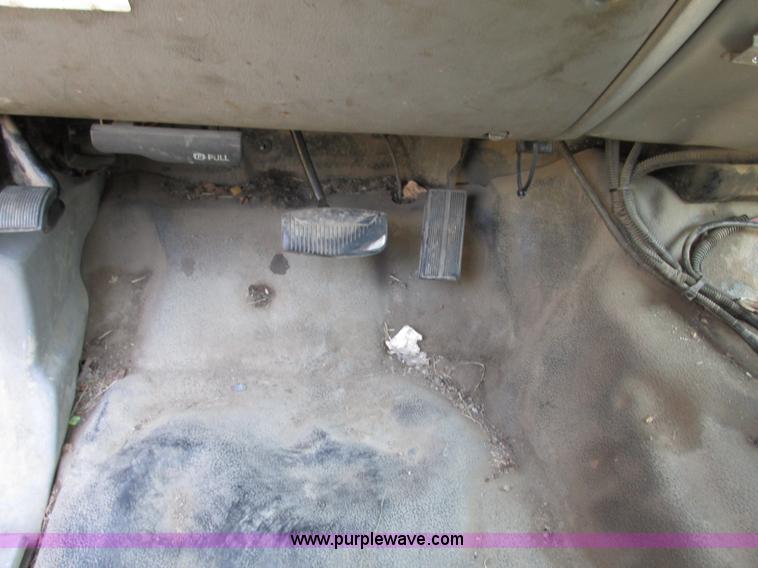 image for item J8713 2000 Ford F350 Super Duty service truck