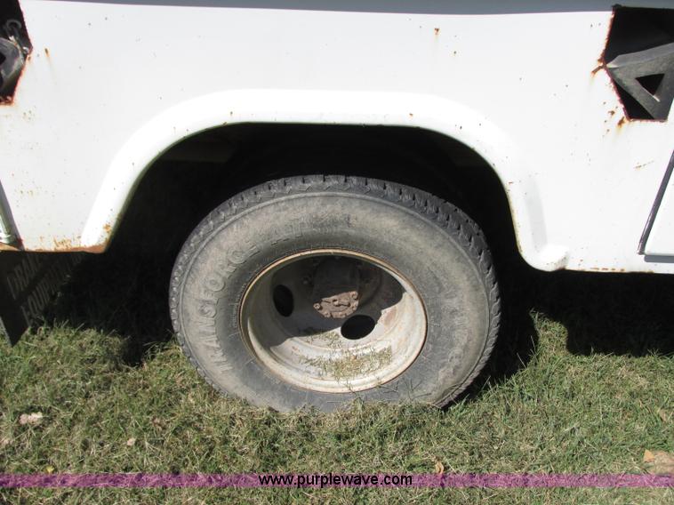 image for item J8714 1997 Ford F350 XL service truck