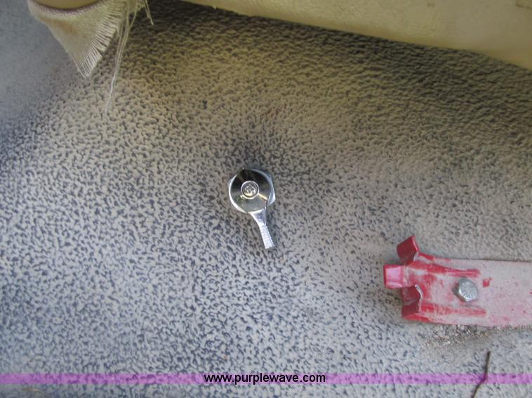 image for item J8714 1997 Ford F350 XL service truck