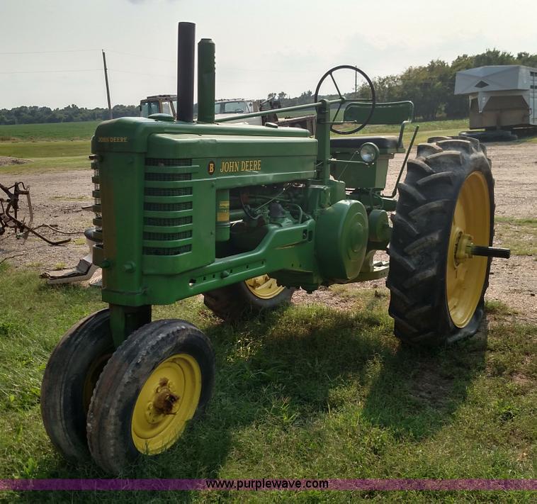 image for item K1129 John Deere B tractor