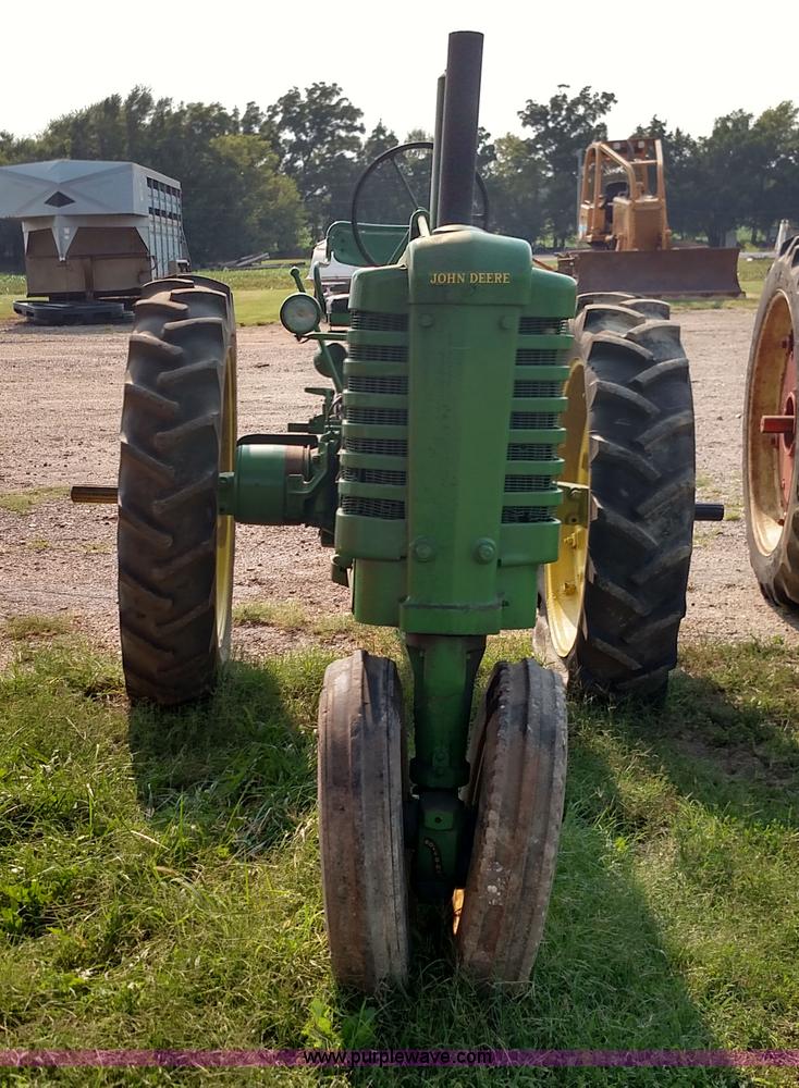 image for item K1129 John Deere B tractor