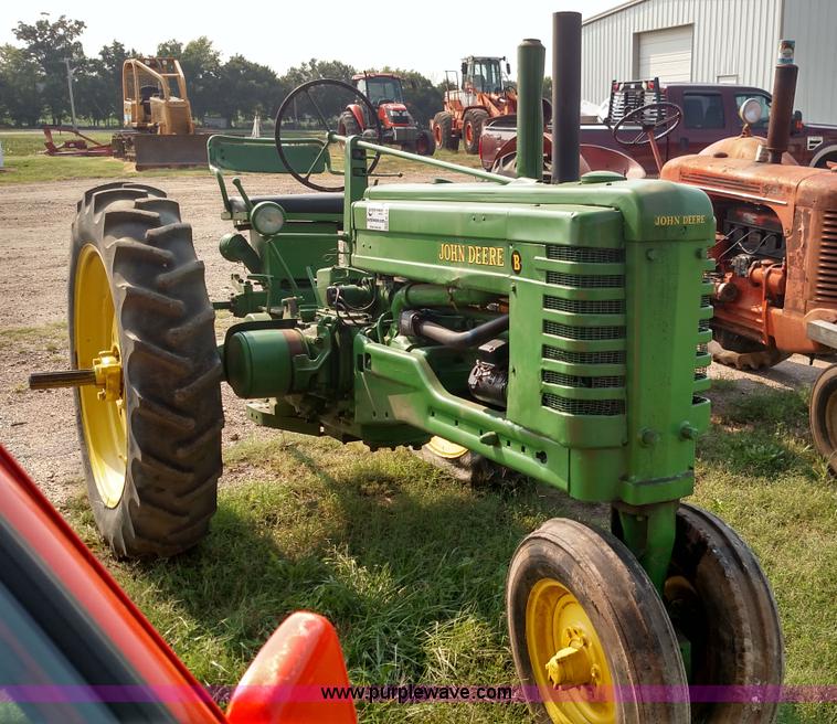 image for item K1129 John Deere B tractor