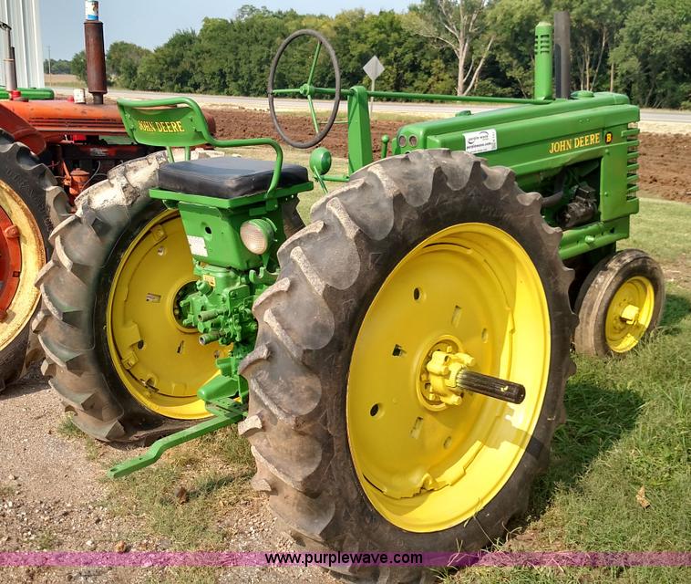 image for item K1129 John Deere B tractor