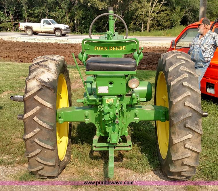 image for item K1129 John Deere B tractor