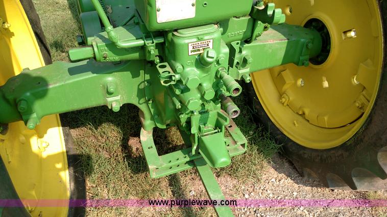 image for item K1129 John Deere B tractor