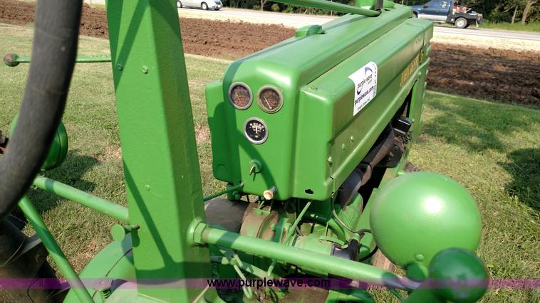 image for item K1129 John Deere B tractor