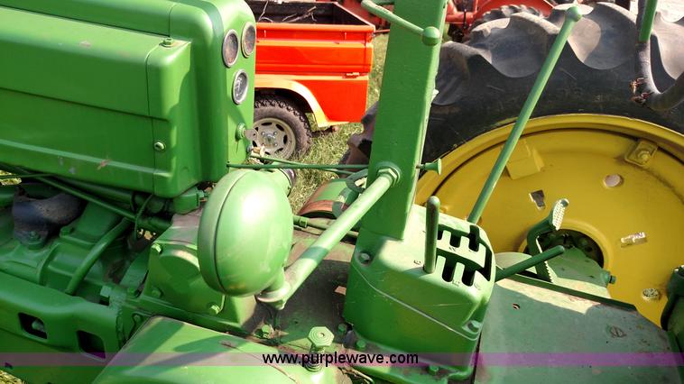 image for item K1129 John Deere B tractor