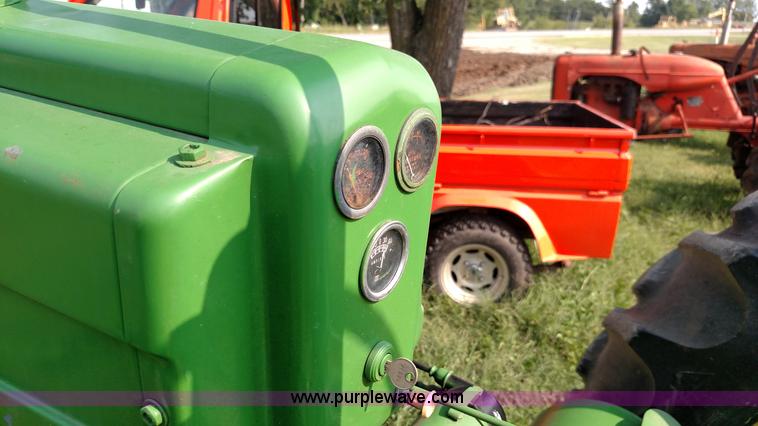 image for item K1129 John Deere B tractor