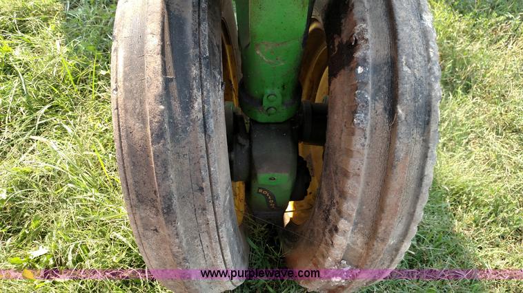 image for item K1129 John Deere B tractor