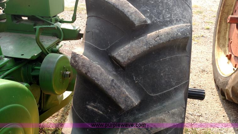 image for item K1129 John Deere B tractor