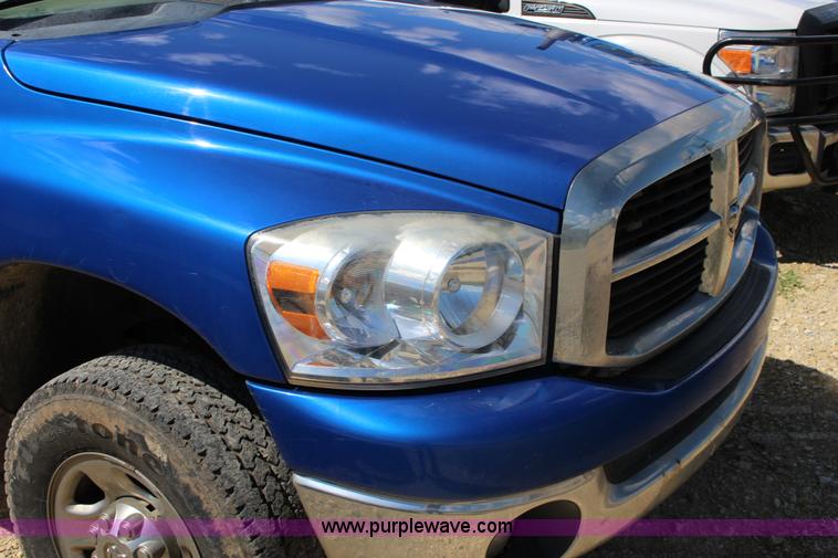 image for item K1158 2007 Dodge Ram 1500 Mega Cab pickup truck