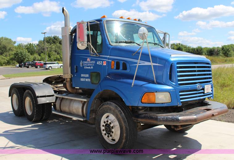 image for item K1160 1998 Ford AT9513 Aeromax 113 cab and chassis