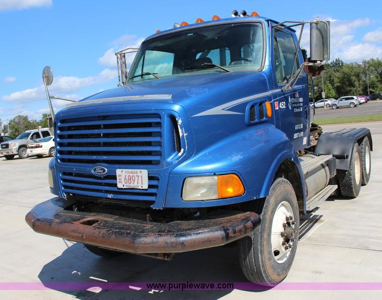 image for item K1160 1998 Ford AT9513 Aeromax 113 cab and chassis