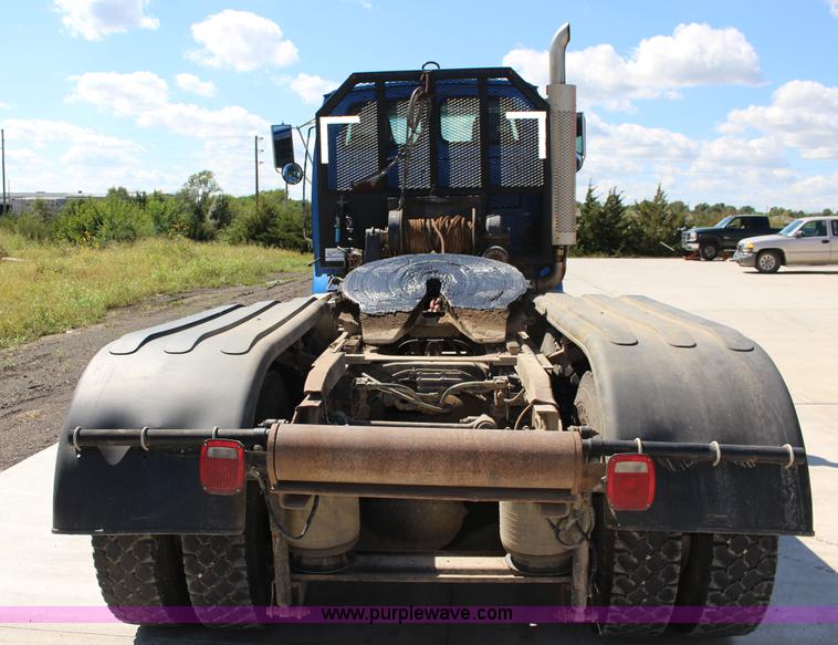 image for item K1160 1998 Ford AT9513 Aeromax 113 cab and chassis