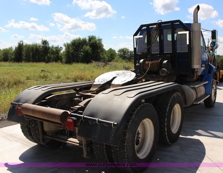 image for item K1160 1998 Ford AT9513 Aeromax 113 cab and chassis