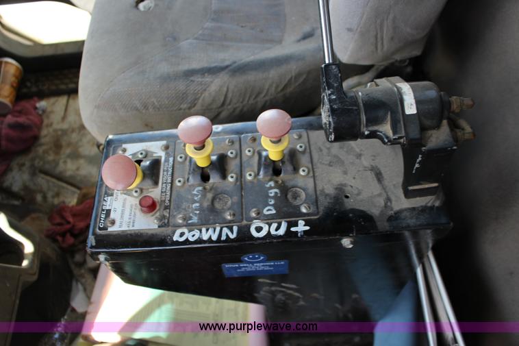 image for item K1160 1998 Ford AT9513 Aeromax 113 cab and chassis