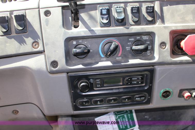 image for item K1160 1998 Ford AT9513 Aeromax 113 cab and chassis