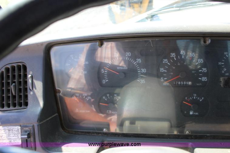 image for item K1160 1998 Ford AT9513 Aeromax 113 cab and chassis