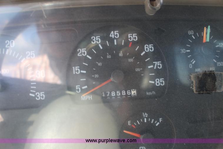 image for item K1160 1998 Ford AT9513 Aeromax 113 cab and chassis